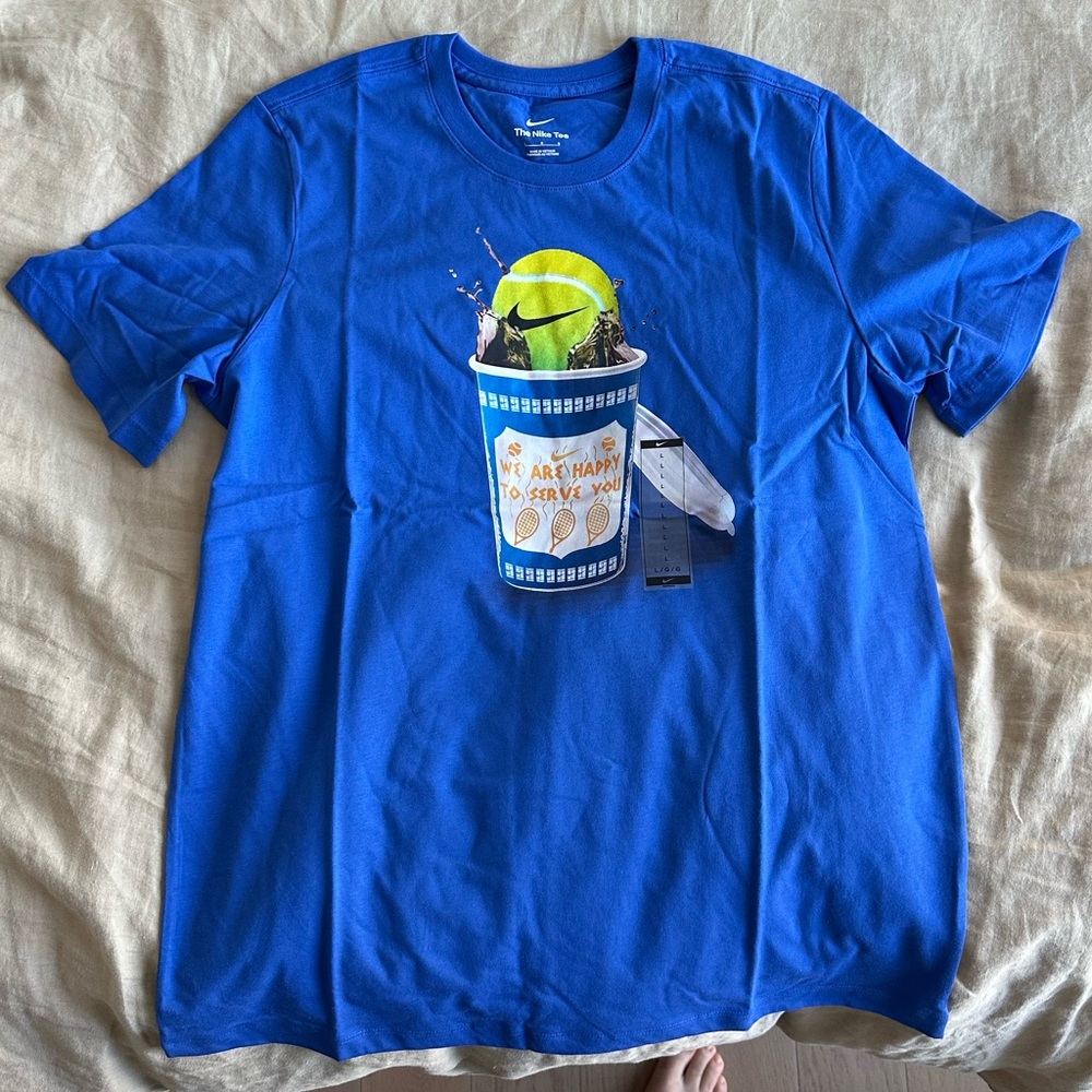 NWT Nike tennis graphic tshirt men’s sz L blue